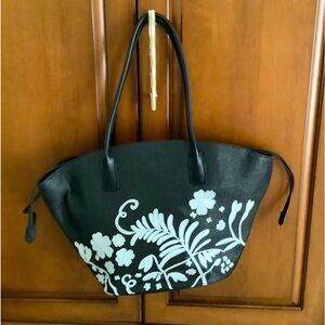 COLE HAAN BLACK LARGE STRAW DRAWSTRING TOTE BAG WITH WHITE EMBROIDERED FLOWERS